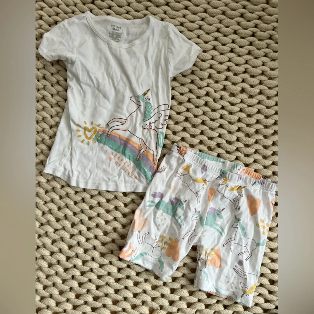 Carter’s 5T Unicorn Shorts and t-shirt sleep set